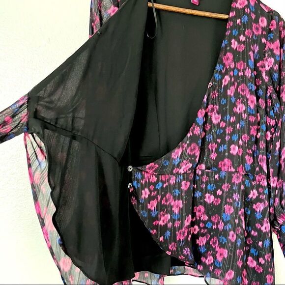 Vince Camuto Twilight Floral Wrap Blouse Size M - Picture 7 of 11